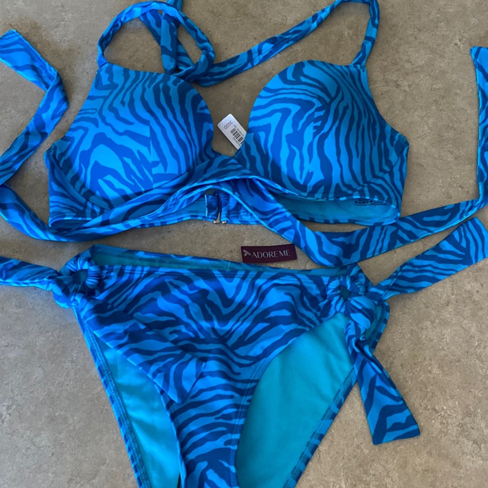 Adore me bikini set size 36DD top and large bottom